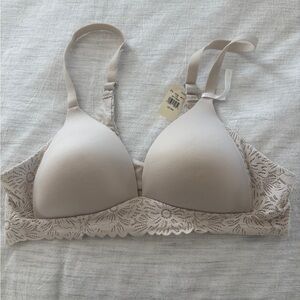 American Eagle Elegant Lace Trimmed Beige Bra
